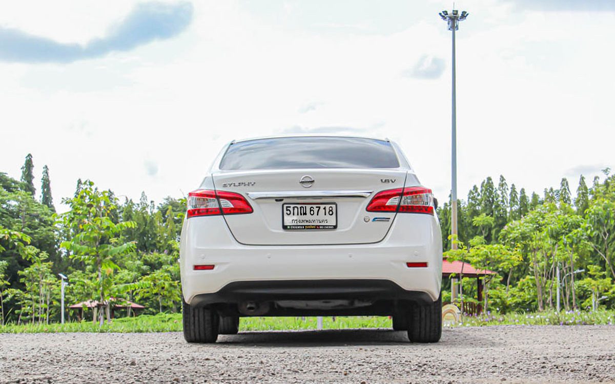 ขายรถบ้านมือสอง Nissan Sylphy 1.8V AT ปี 2012 จด 2013 ขุมทรัพย์รถบ้านคุณภาพดี ถนนกาญจนาภิเษก-ด้านหลัง