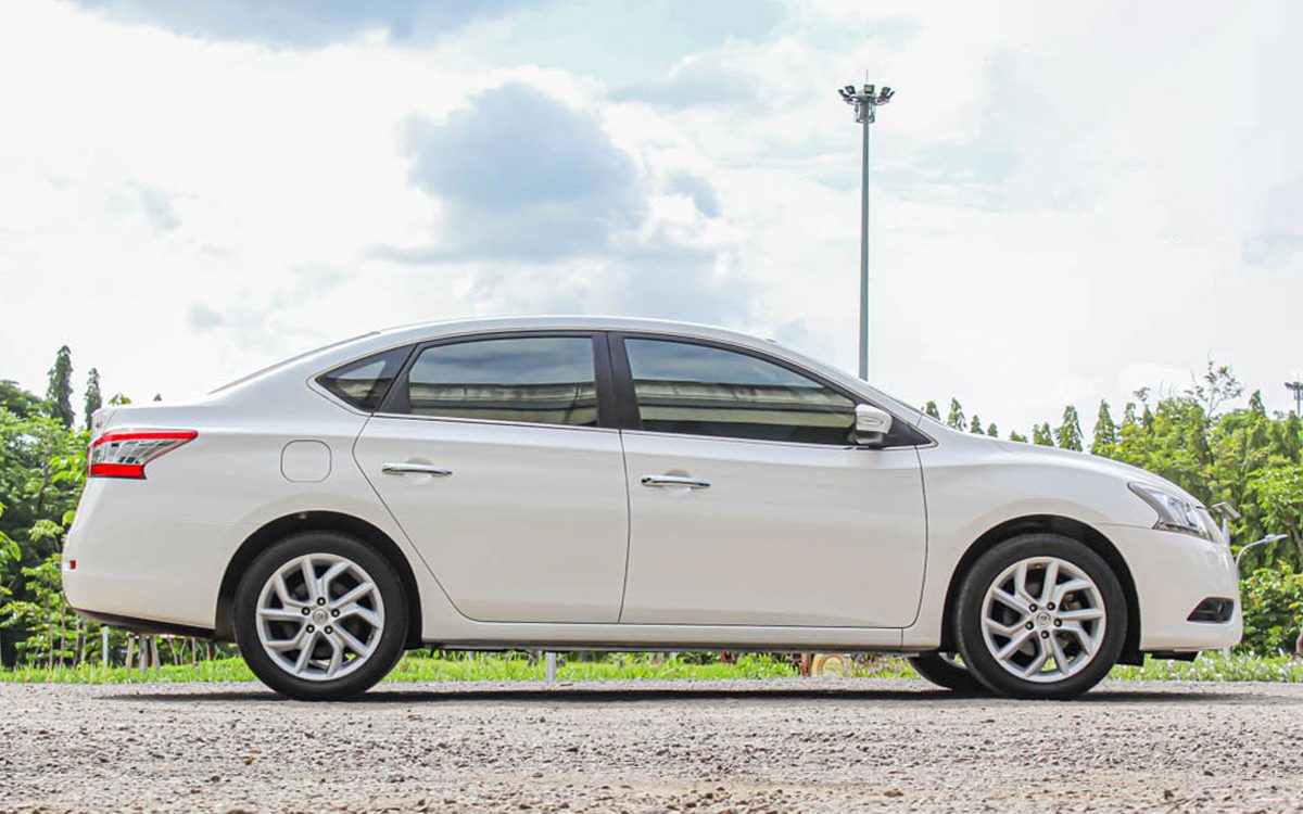 ขายรถบ้านมือสอง Nissan Sylphy 1.8V AT ปี 2012 จด 2013 ขุมทรัพย์รถบ้านคุณภาพดี ถนนกาญจนาภิเษก-ด้านขวา