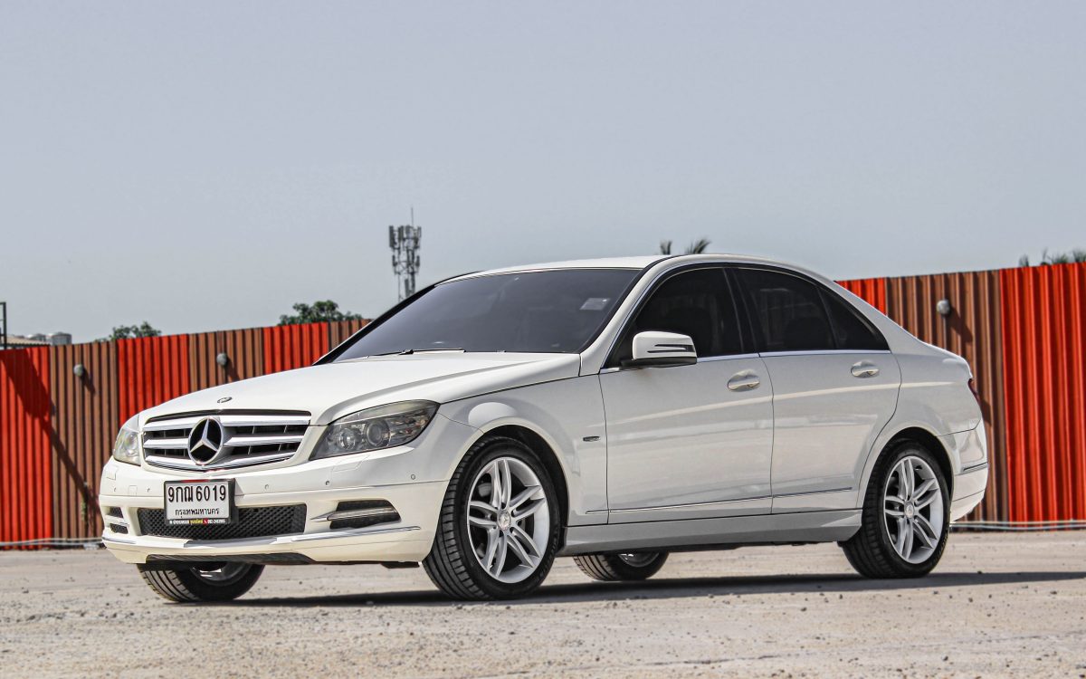 Mercedes-Benz-C200-CGI-AT2010(06)