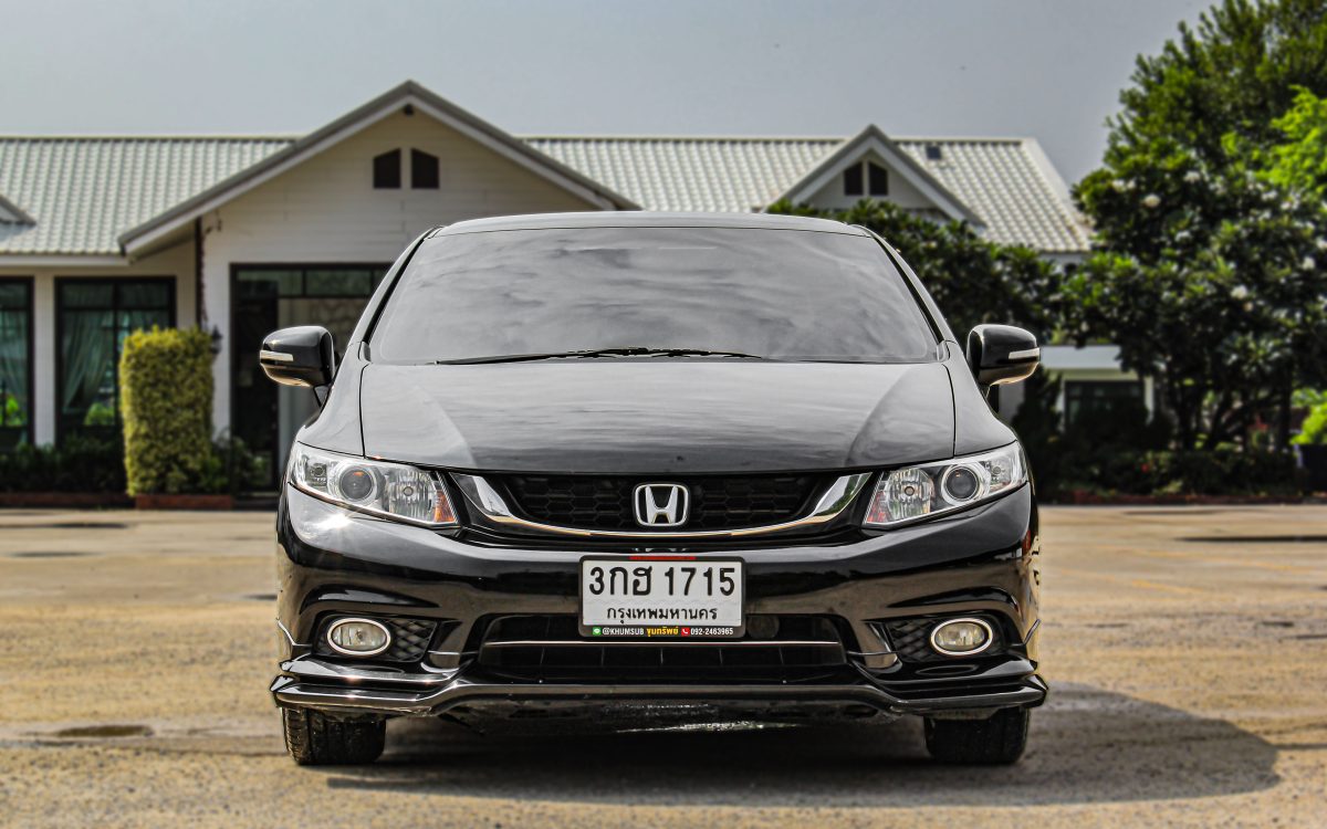 ขายรถบ้านมือสอง Honda Civic Fb 1.8ES AT ปี 2014 จด15 ขุมทรัพย์รถบ้าน รถมือสอง-ด้านหน้า