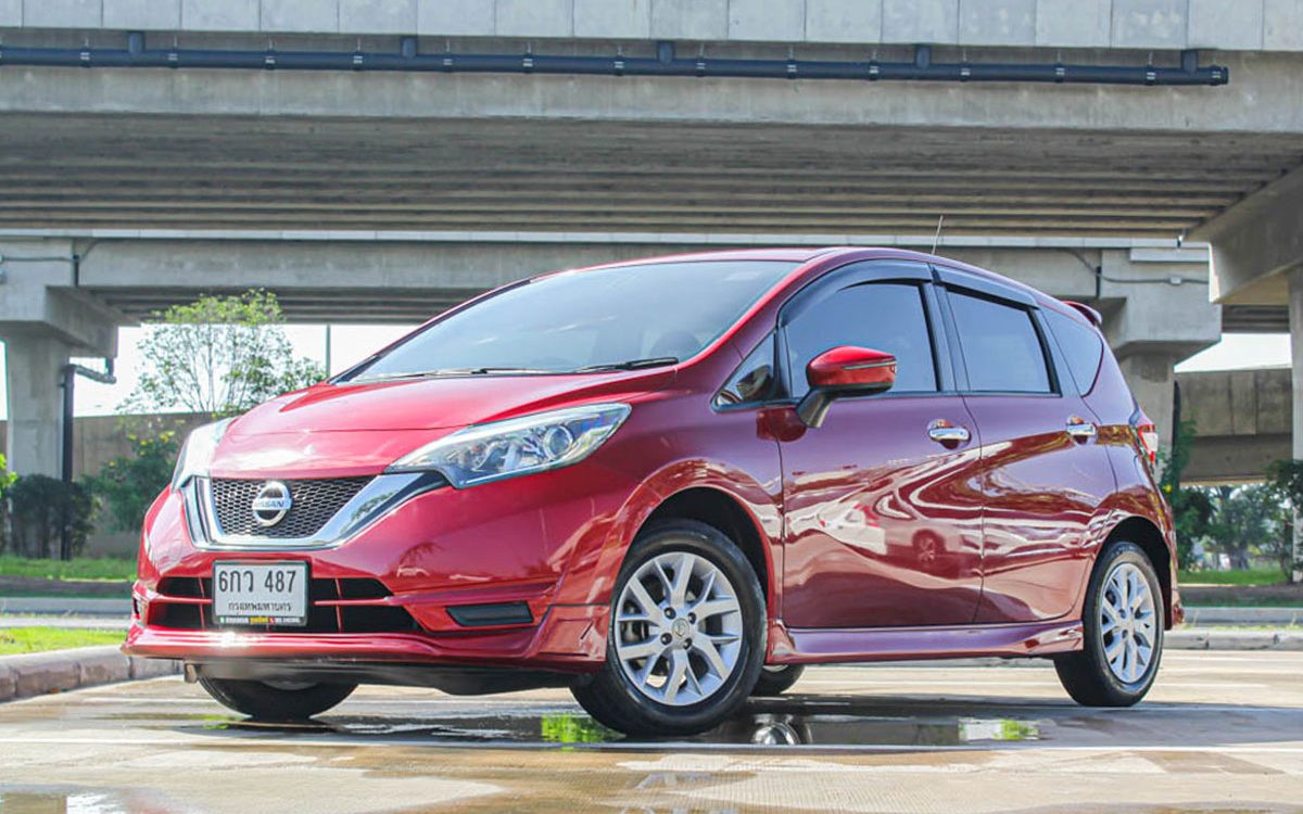 ขายรถบ้านมือสอง Nissan Note 1.2V AT ปี 2017 สีแดง ขุมทรัพย์รถบ้าน รถมือสอง-มุมซ้ายหน้า