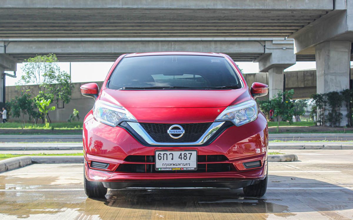 ขายรถบ้านมือสอง Nissan Note 1.2V AT ปี 2017 สีแดง ขุมทรัพย์รถบ้าน รถมือสอง-ด้านหน้า