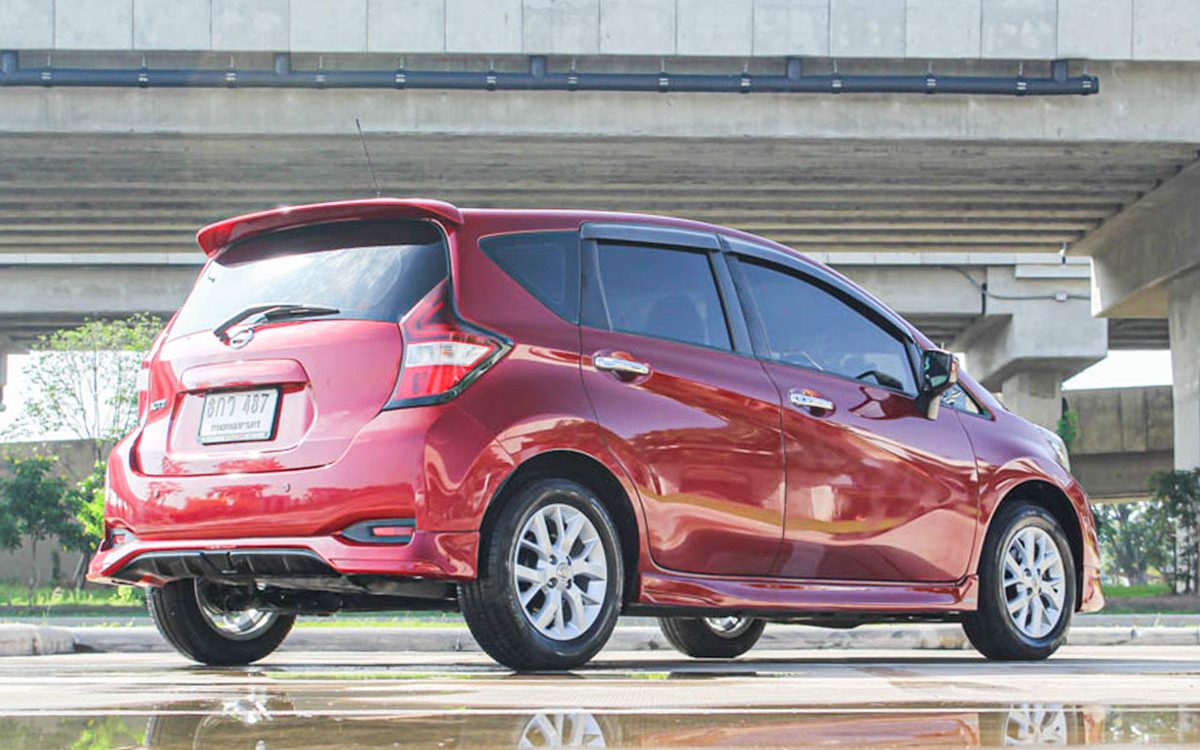 ขายรถบ้านมือสอง Nissan Note 1.2V AT ปี 2017 สีแดง ขุมทรัพย์รถบ้าน รถมือสอง-มุมหลังขวา
