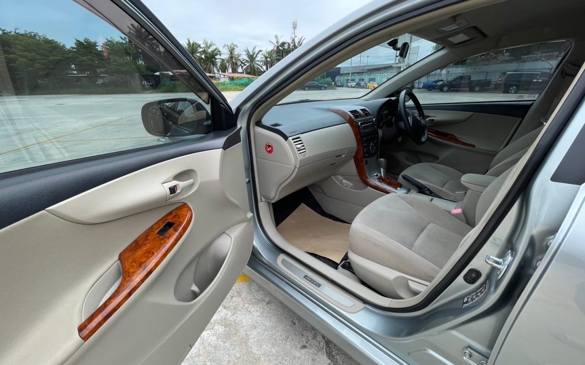 LINE_ALBUM_Toyota Altis 1.8E AT ปี2012 จด 2013 219,000_240811_2